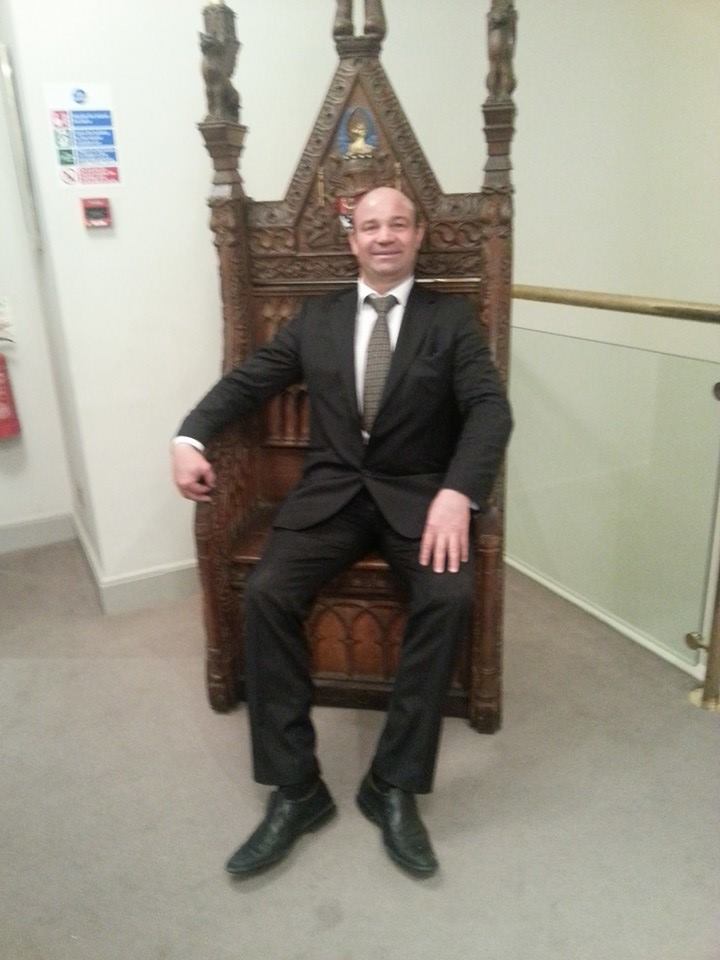 George a pornit de la zero in Anglia