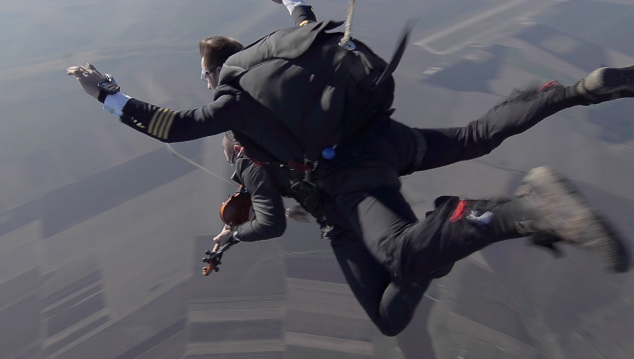 Vasilica Ceterasu s-a aruncat de la 3.000 de metri altitudine