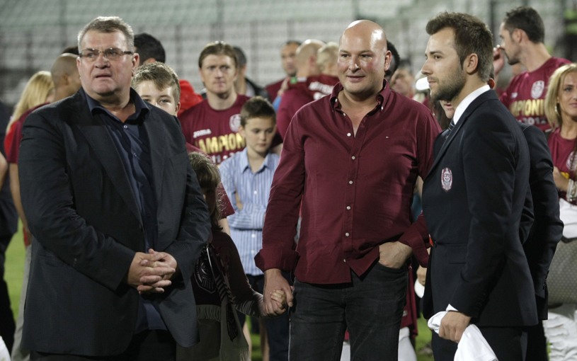 Arpad Paszkany a anuntat ca s-a retras de la CFR Cluj, iar Iuliu Muresan da asigurari ca formatia din Gruia ar putea fi preluata de o firma elvetiana