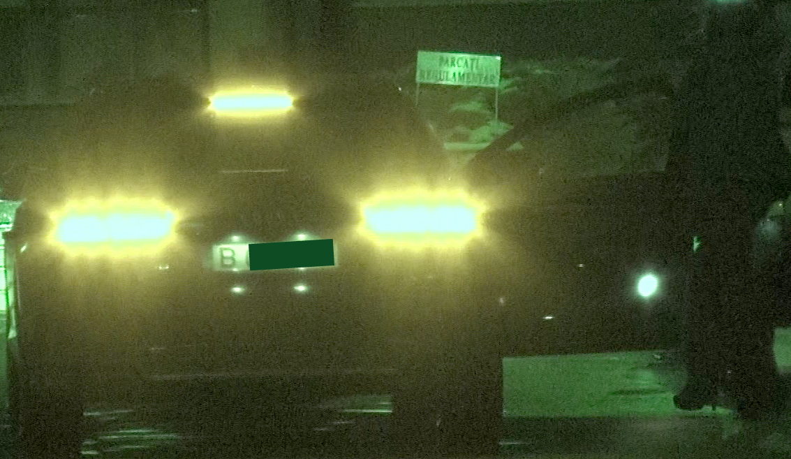 Bruneta l-a urmat in apartament, in cele din urma