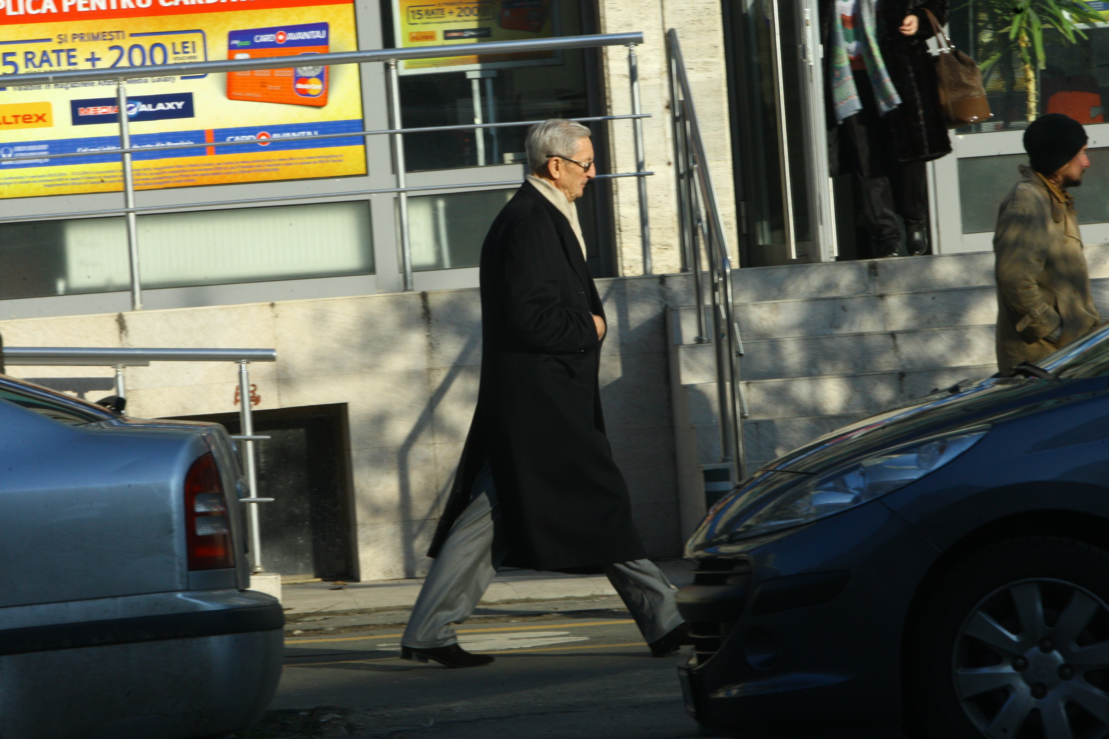 Generalul a iutit pasul