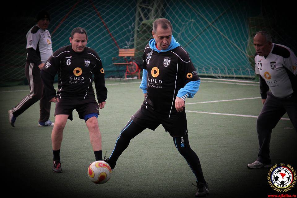 Mitracu se relaxa la miute cu prietenii, fosti colegi la Unirea Alba Iulia