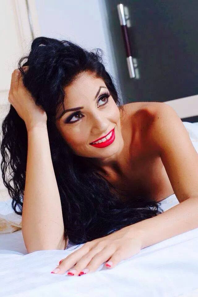 Monica spera sa scape cat mai repede de acest scandal