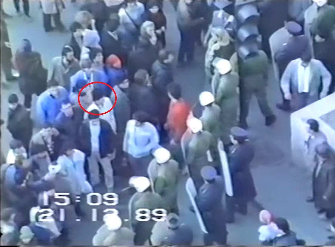 Ogica s-a infiltrat in multime pentru a capta tot ce se vorbeste