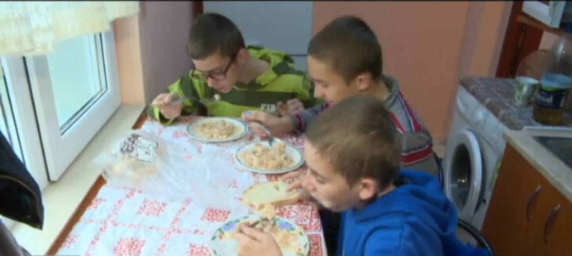 cei trei frati se gospodaresc singuri