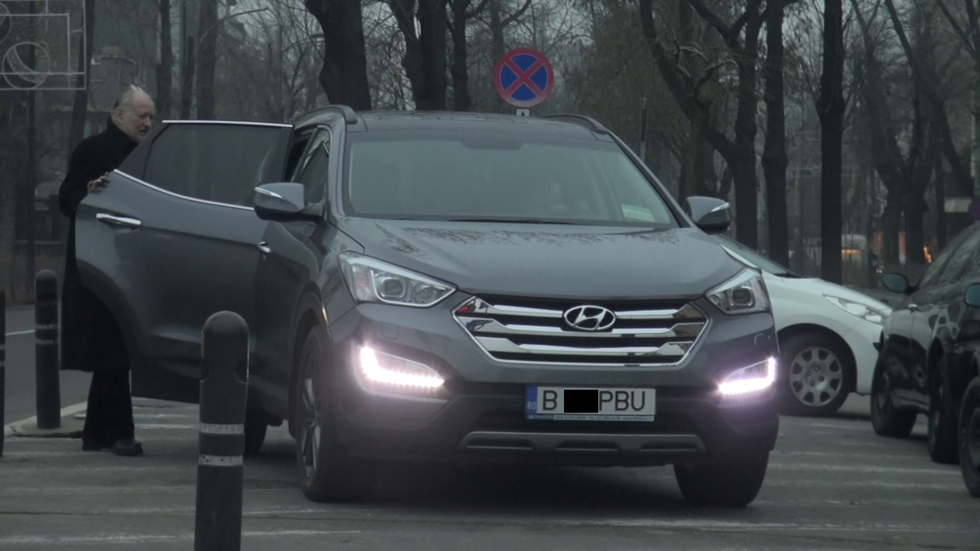 Soferul l-a asteptat rabdator, la doi pasi