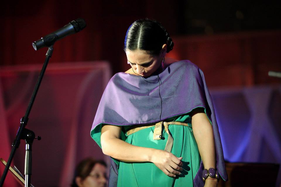 Analia Selissi-a mai luat un job