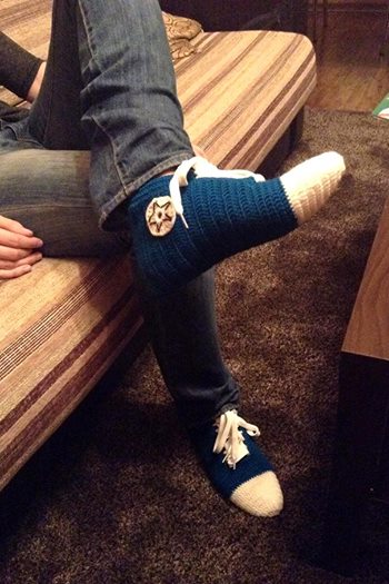 Botoseii se gasesc de vanzarea pe pagina de Facebook Conversii Bunicii, la pretul de 69 de lei