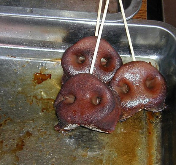 Fiica Adrianei Iliescu este speriata de capul de porc