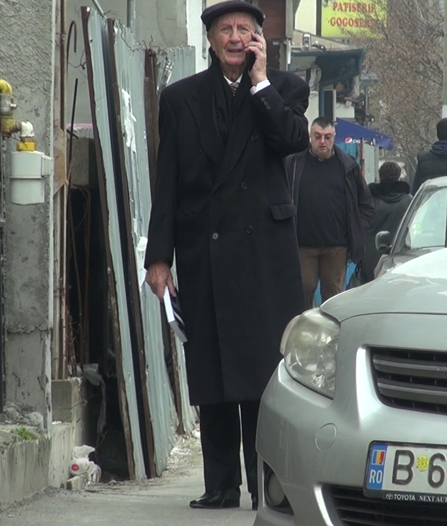 A primit un telefon si s-a intors din drum