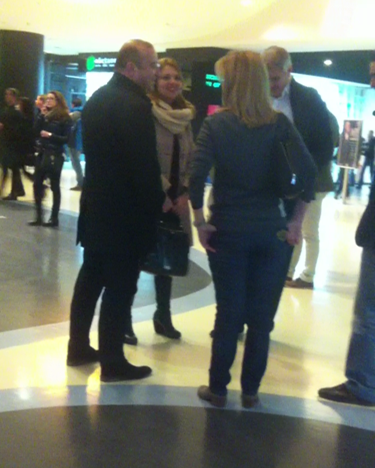 Claudiu si iubita lui s-au intalnit cu Gabriel Oprea