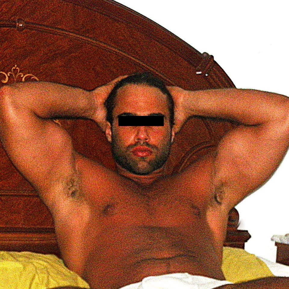 Angajatul de la Antidrog pozeaza gol