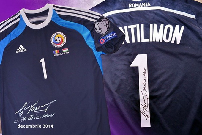 Pantilimon a oferit si un autograf pe tricoul donat fanilor pentru cauza nobila