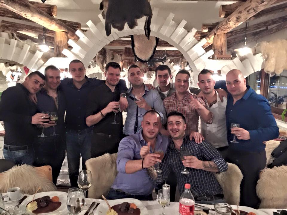 Niculae a petrecut trecerea dintre ani in compania lui Gabi Tamas si a mai multor prieteni