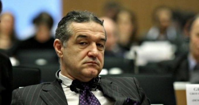 Si Gigi Becali a fost inchis la Poarta Alba