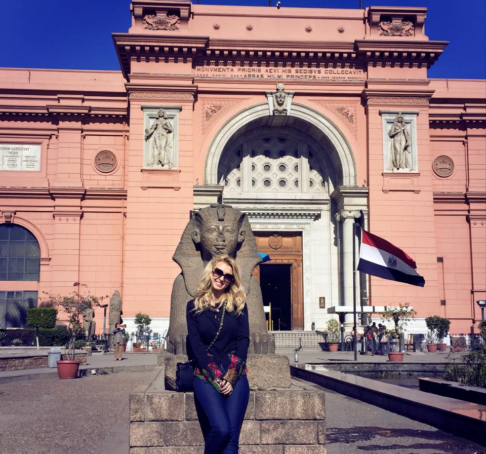 Cantareata se distreaza de minune in Egipt