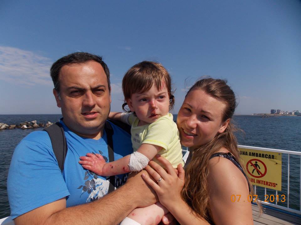 Parintii lui Emanuel se lupta in fiecare zi pentru ca baiatul lor sa se faca bine