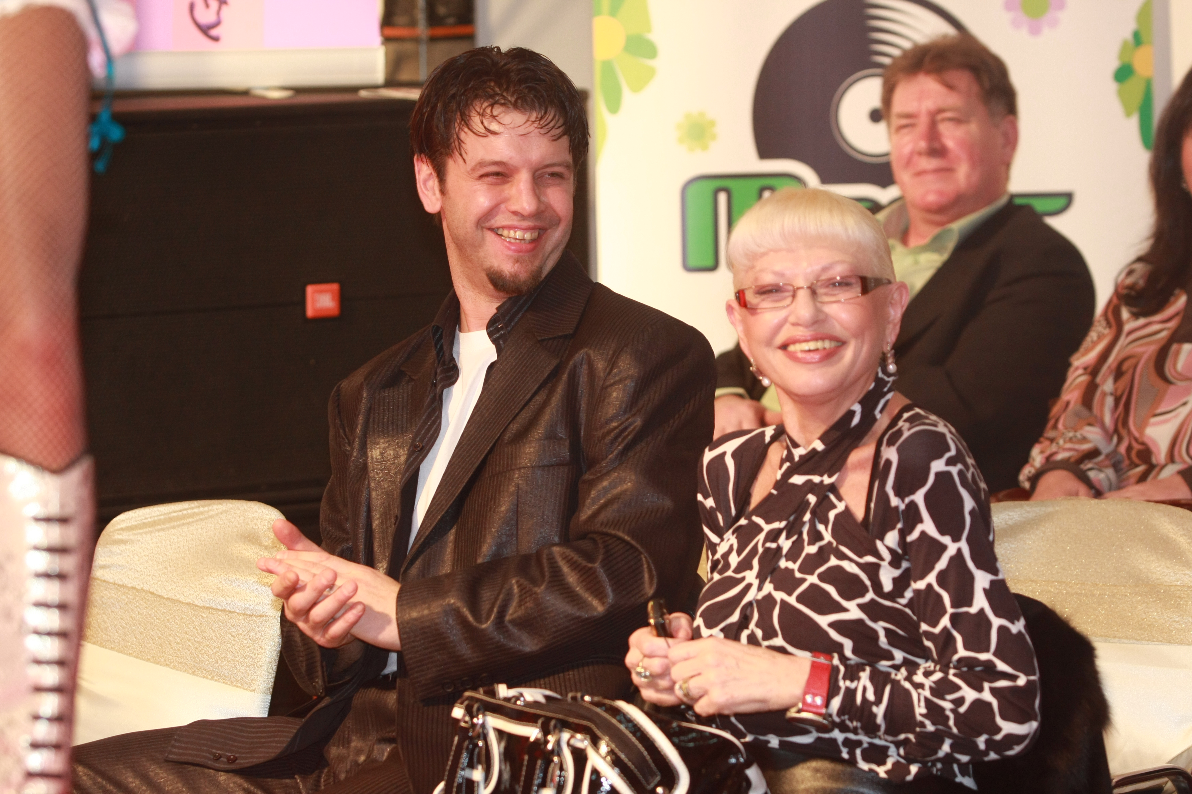 Israela s-a dus ieri la dentist pentru a-si face o lucrare de infrumusetare a danturii