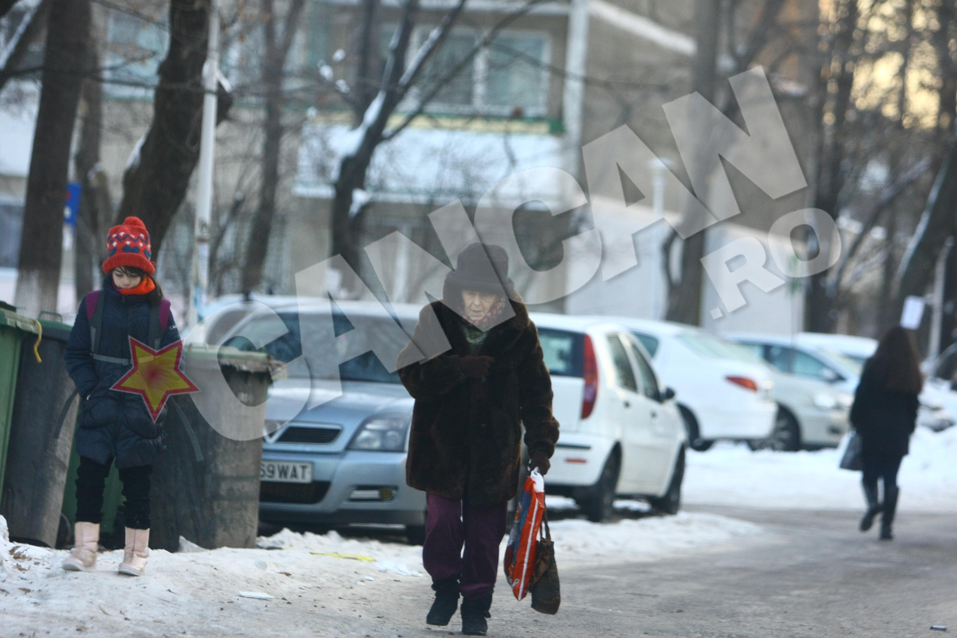 Ea isi fereste fetita de potentialele pericole