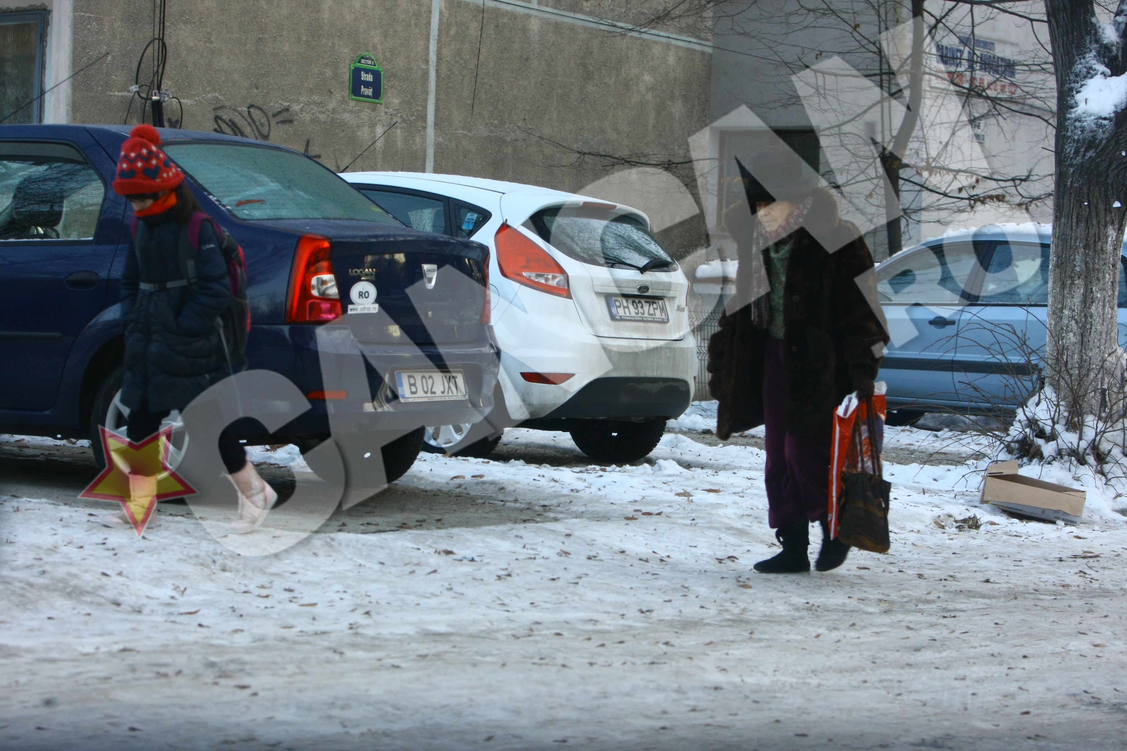 Fetita a luat-o inaintea mamei sale