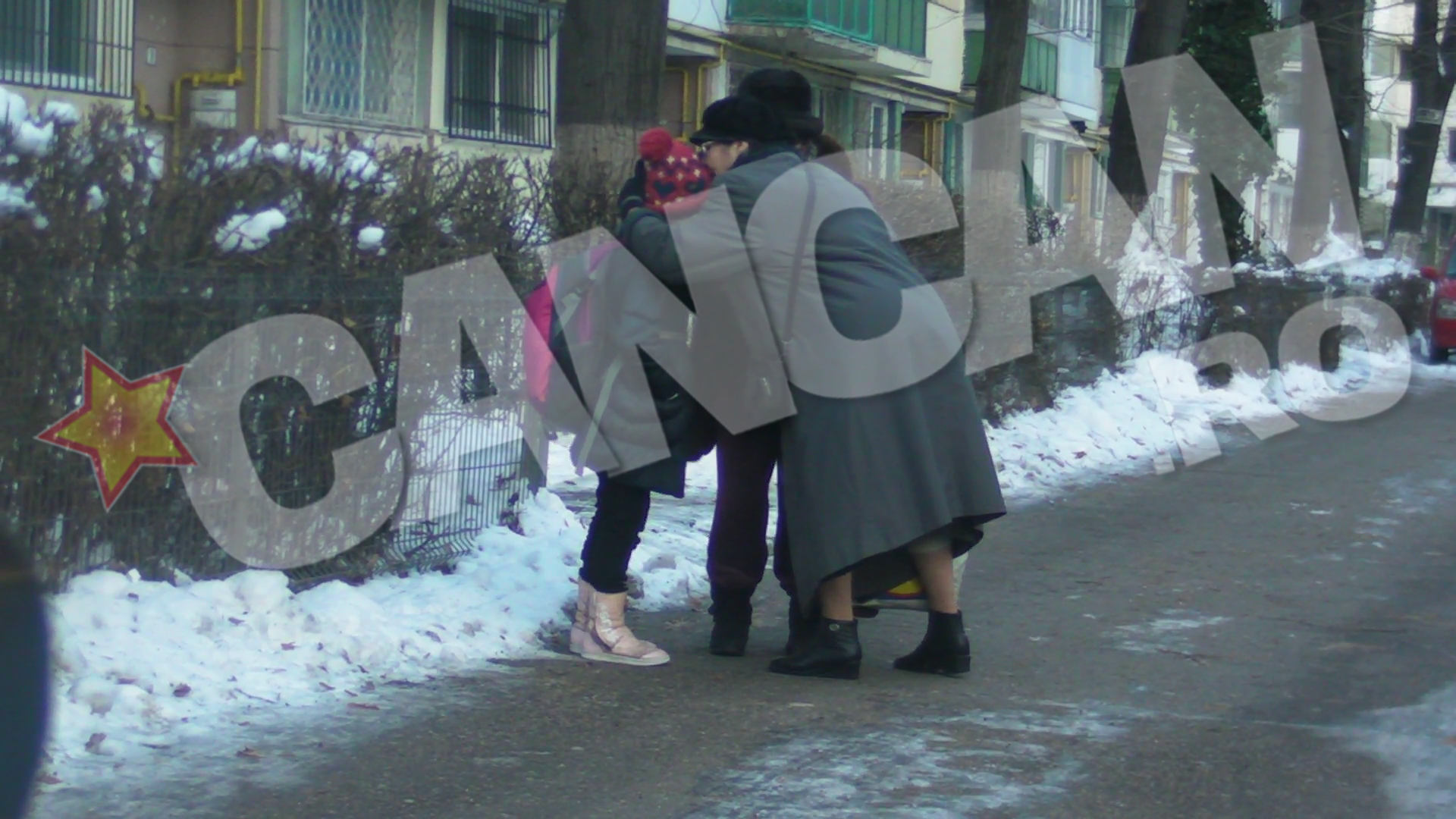 Eliza primeste un sarut parintesc