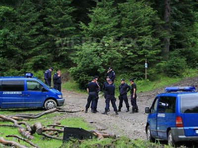 Jandarmii au blocat drmurile de acces