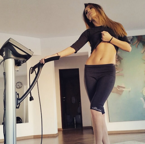 Denisa Nechifor are un abdomen de milioane