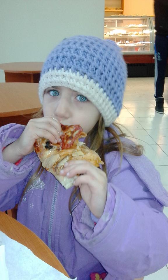Fetita adora pizza, insa a mancat o singura data in viata ei