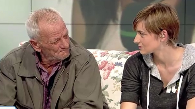 Viorica a stat pe canapeaua lui Maruta alaturi de bunicul ei