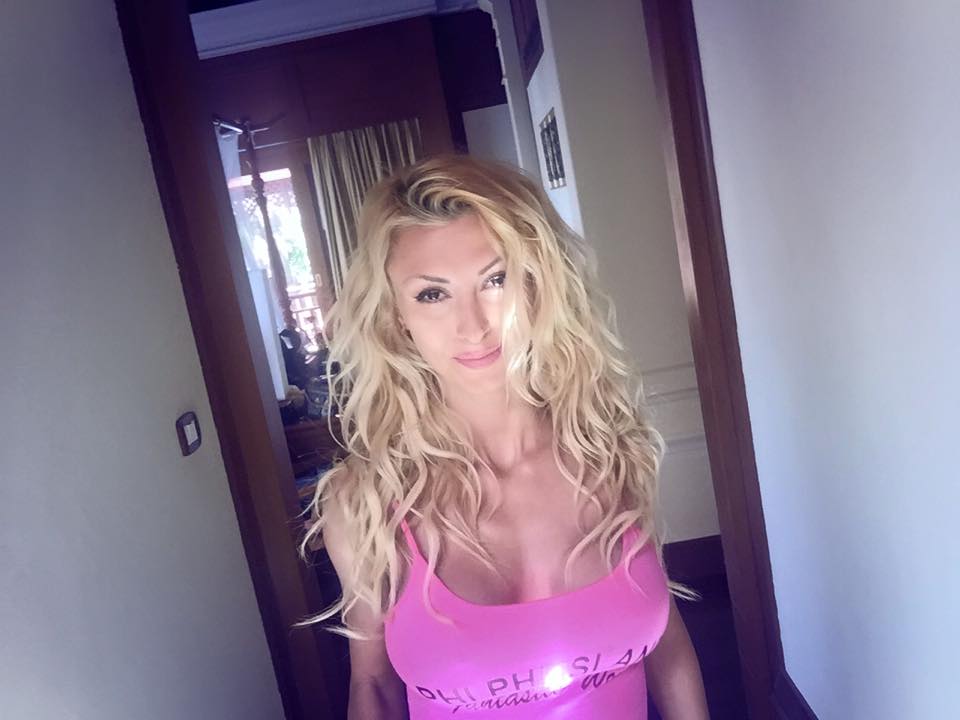 Andreea Balan are un bust pe care multe femei si l-ar dori