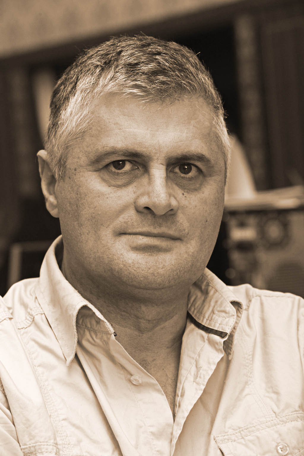 Scriitorul Gabriel Chifu este pus la zid pentru premiul primit de USR