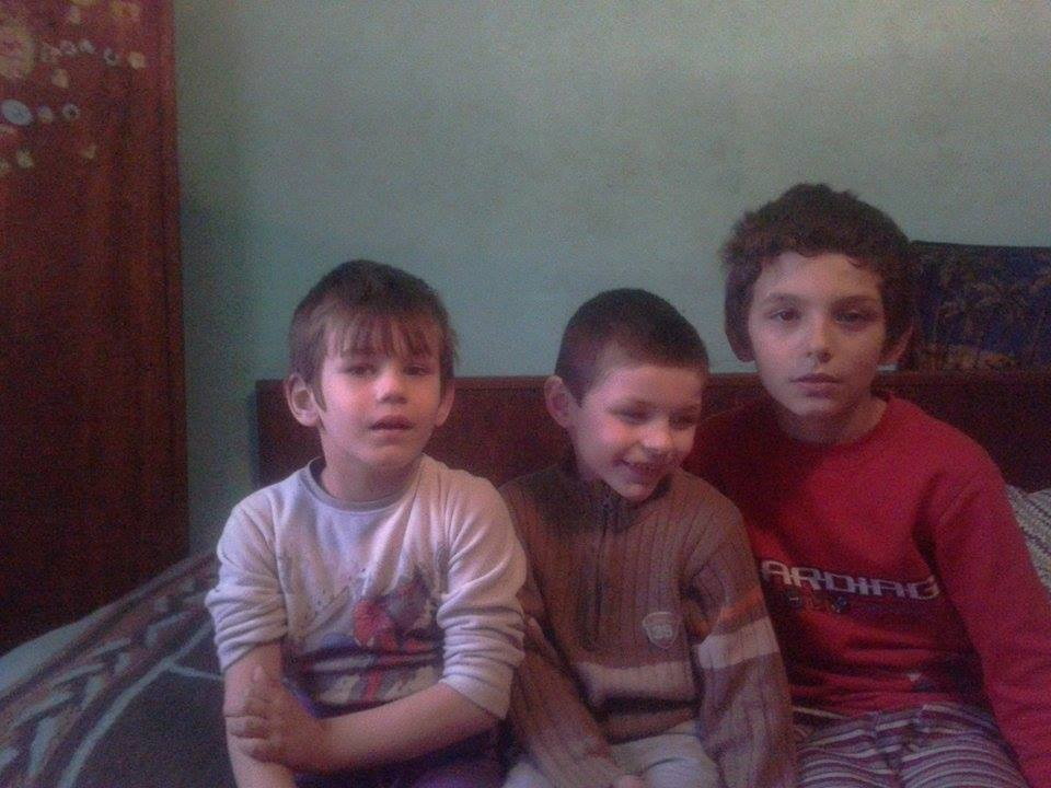 Cei trei frati isi doresc din suflet un televizor