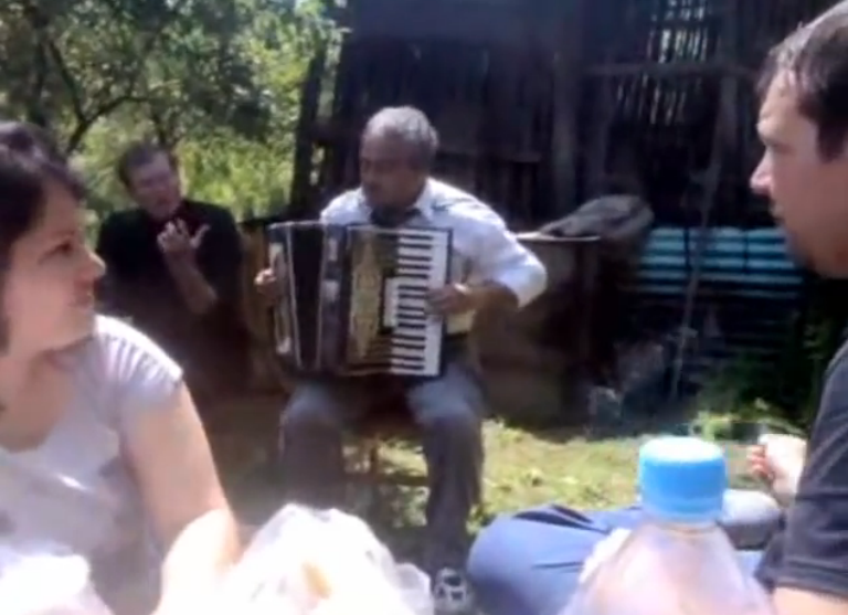 Instrumentistul isi canta suferinta