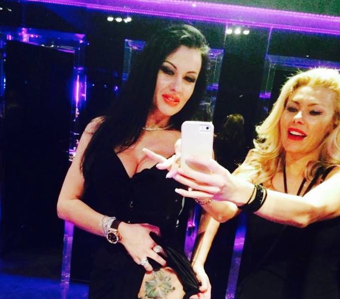 Feliciei ii place enorm sa iasa in cluburi cu prietenele si este o persoana extrem de activa