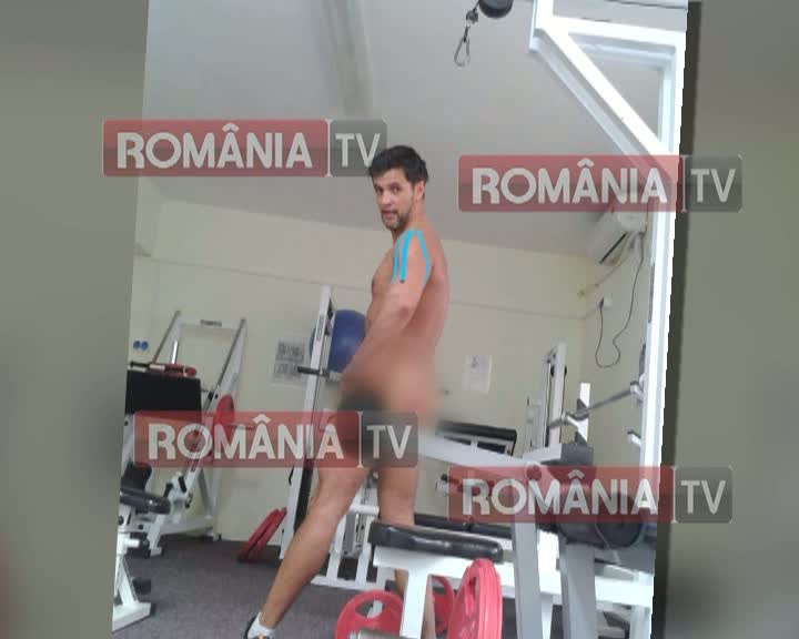 Comisarul a fost pozat de catre un detinut