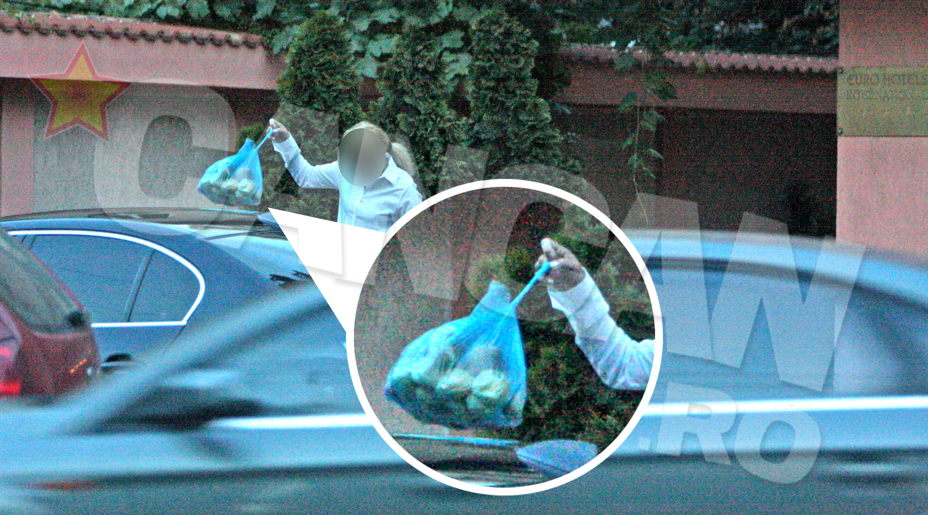 Una dintre angajate fuge dupa masina pentru a-i da chiflele Elenei Udrea