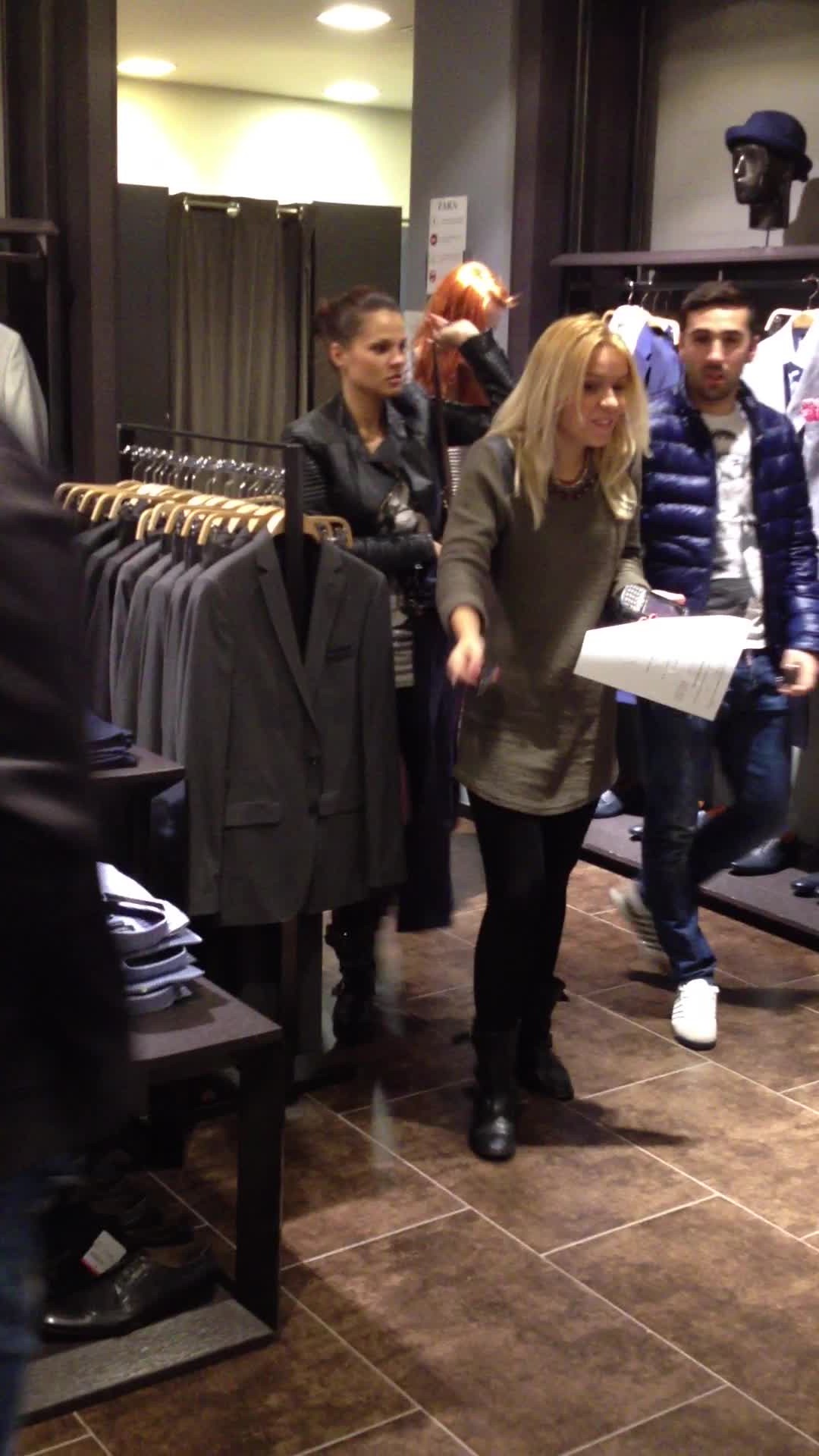 Fotbalistul ii cumpara iubitei tot ce isi doreste aceasta