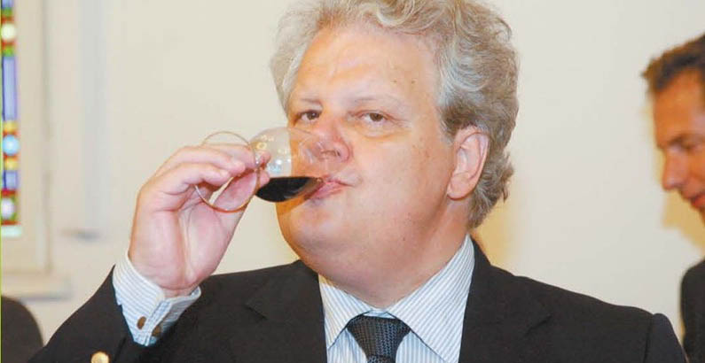 Jean Valvis a cumparat teren pe malul lacului tancabesti