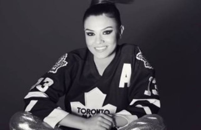 Carmen este acuzata ca a copiat la indigo stilul unei alte cantarete