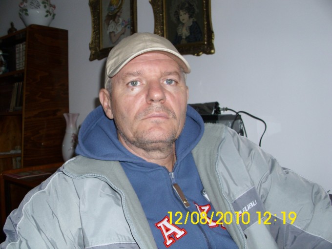 Iosef si noua lui iubita se iubesc ca adolescentii