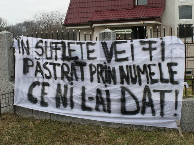 Fanii dinamovisti au arborat un mesaj emotionant