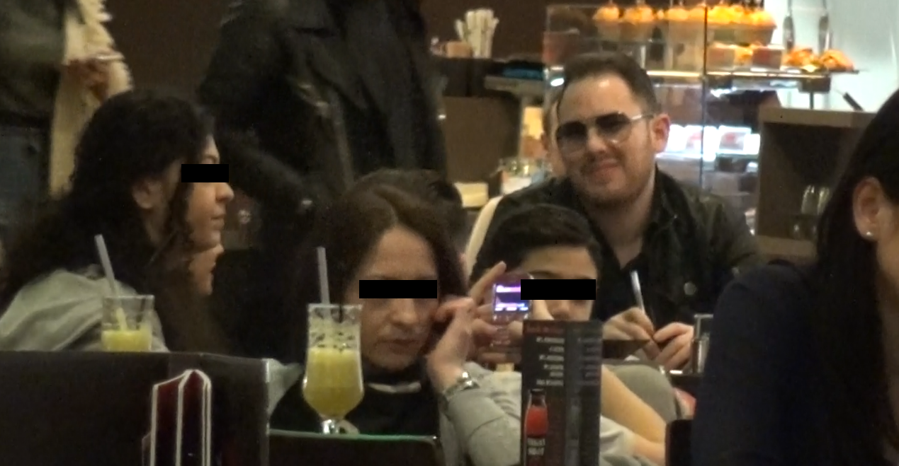 Versace nu mai are chef de agatat