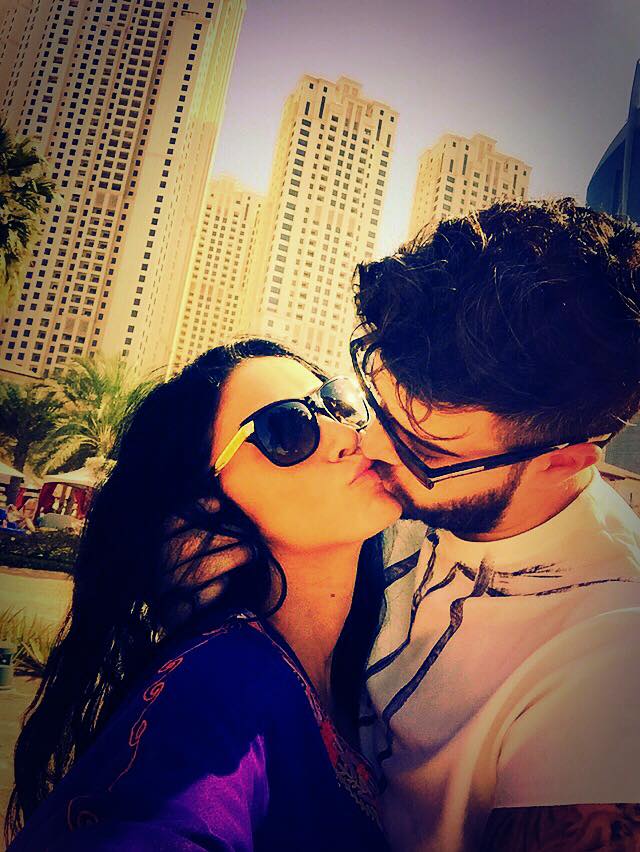 Adelina si Speak, sarut pasional in Dubai