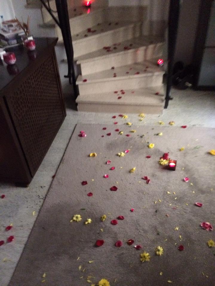 Milionarul le-a aratat prietenilor cat este de romantic