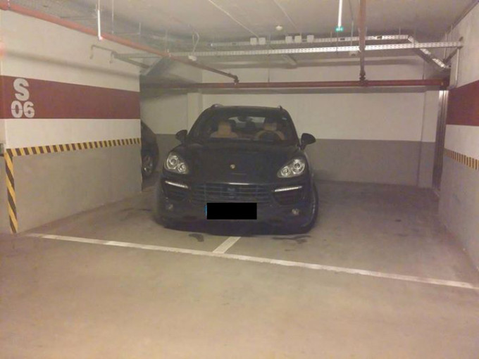 Pitipoanca a parcat pe doua locuri