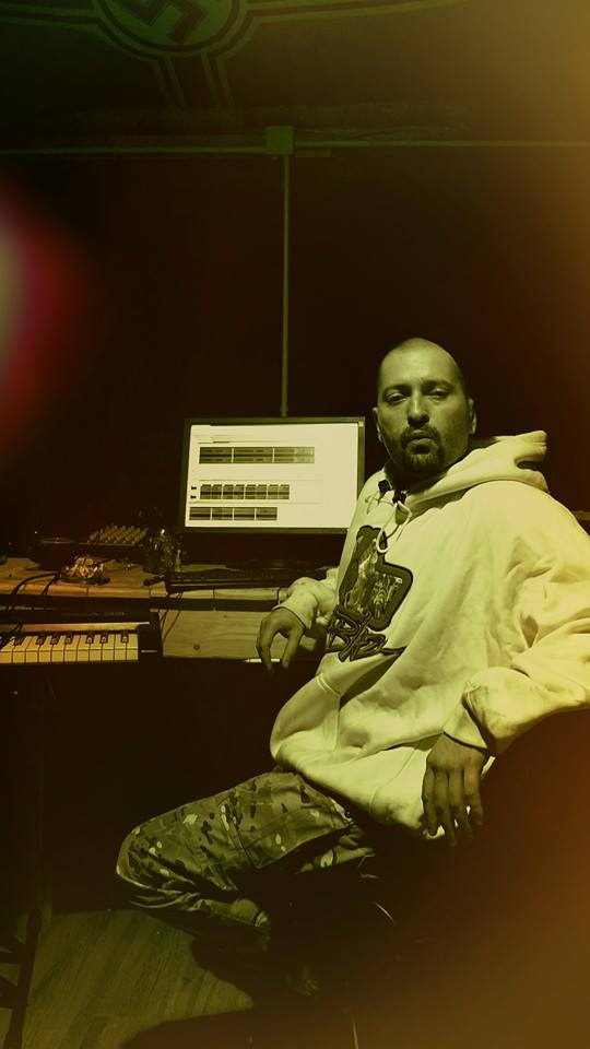 Cheloo si-a desenat semnul zvasticii