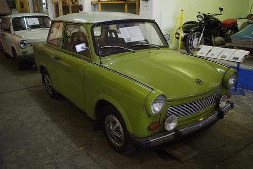 Trabantul vine la pachet cu vila