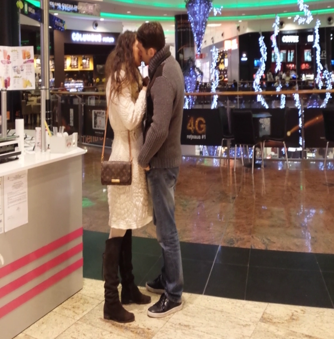 Sarut pasional in public