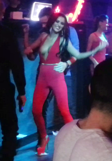 S-a lasat pipaita in club