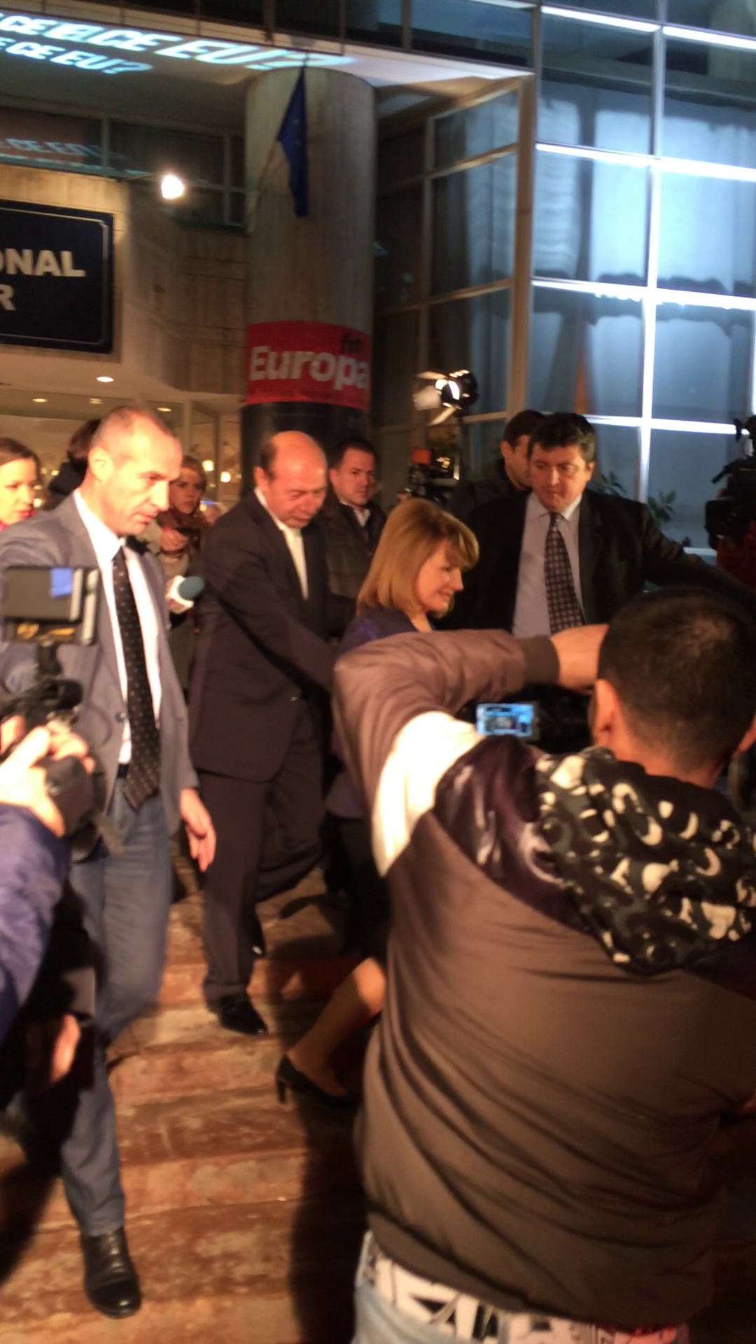 Traian Basescu a mers la film impreuna cu sotia sa
